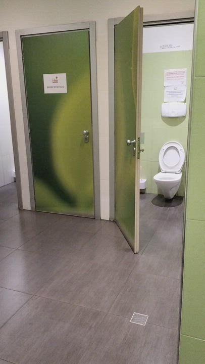 Making my uncut cock cum in the mall's urinatory
