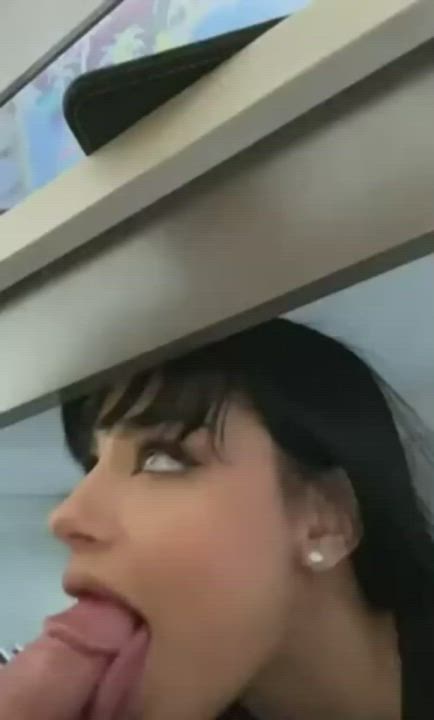 Brunette slut sucks off Blonde King