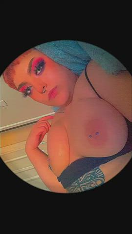 Wanna mess up my makeup? 😏