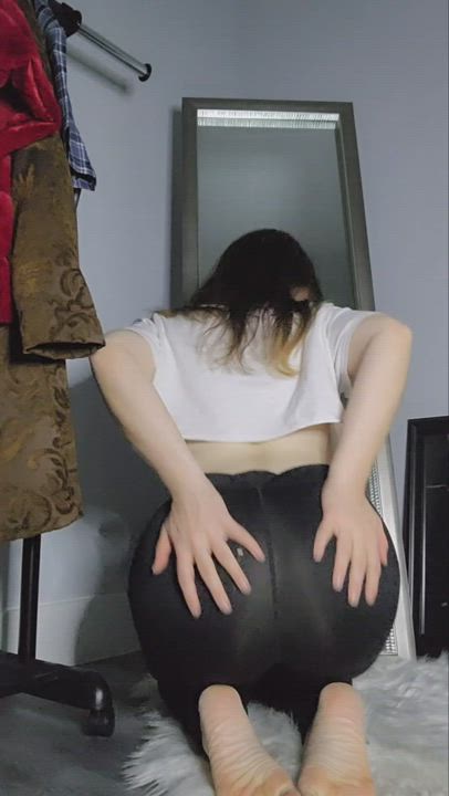 Would any older guys actually fuck my curvy body?
