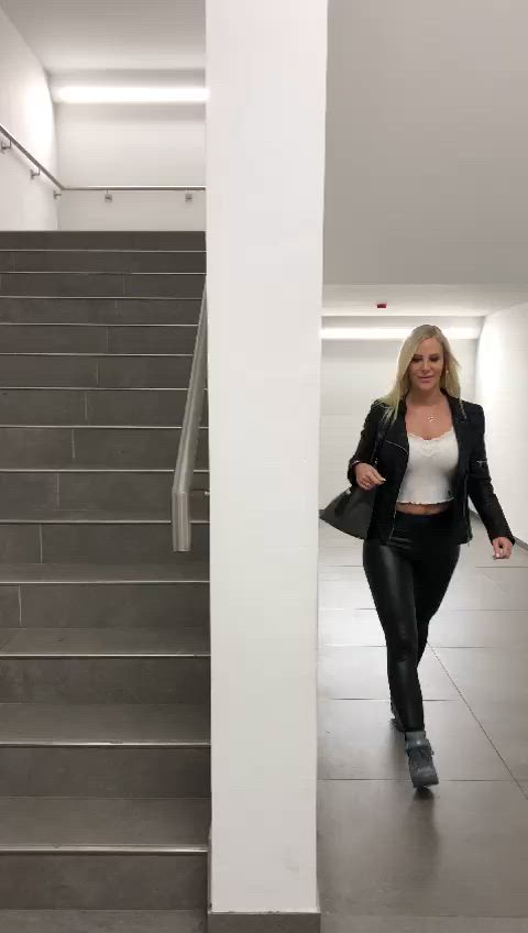 ass big ass blonde gif