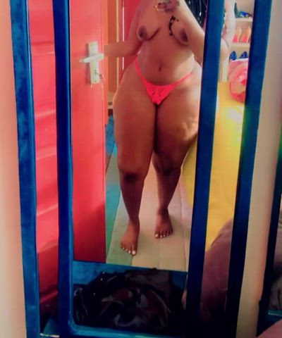 Just showing off my curves 😋