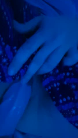 milf masturbating pussy solo gif