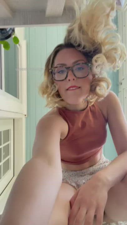 Blonde College Flashing Hairy Pussy Nude Pussy Teen Upskirt gif