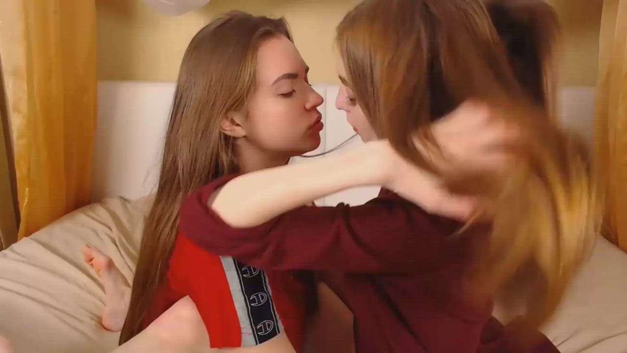 Kissing Lesbian gif