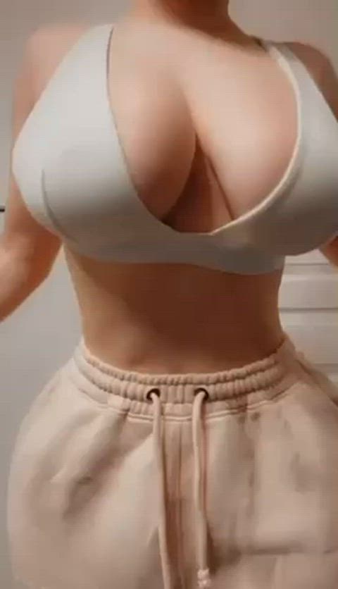 amateur babe big tits boobs cute onlyfans pov solo teen tits gif