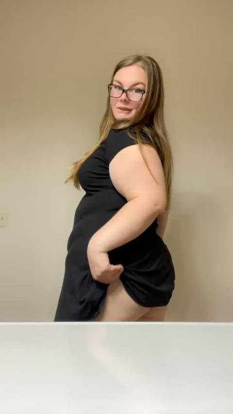 Oops, hope my coworkers liked my “no panties” day 😈🤭