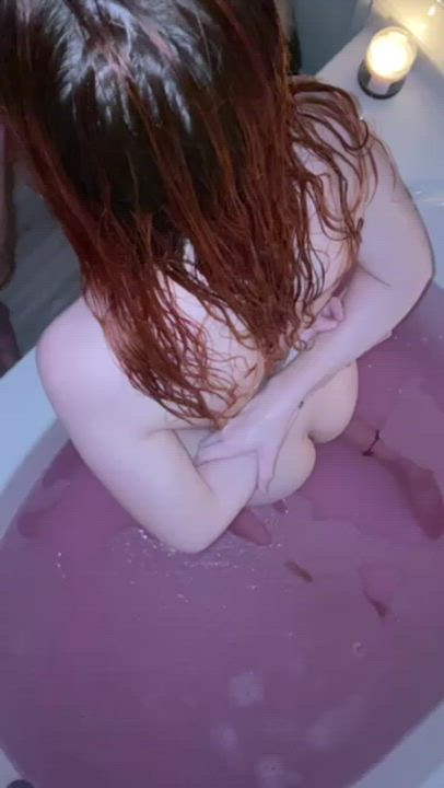 [F] Anyone else love a mid-bath snack? 🤤💦