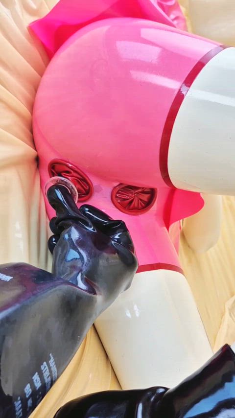 I'm an anal-only rubber fuckdoll, all my latex suits have integrated vaginal and