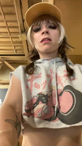 Flashing these lil tits at the gym <3