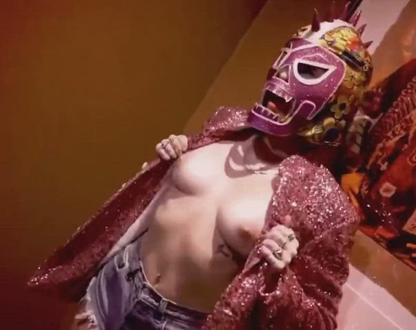 Miley Cyrus Nipples Tits gif