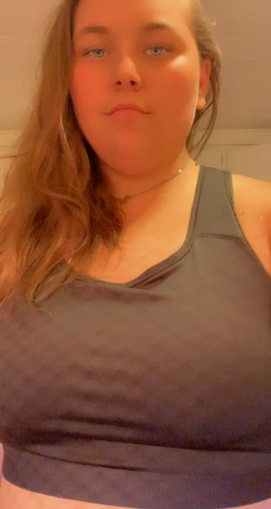 Doing the dishes while my roommate is home 🤭😈