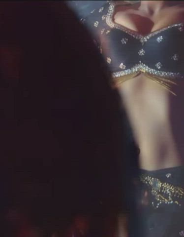 Shriya Saran never fails to seduce