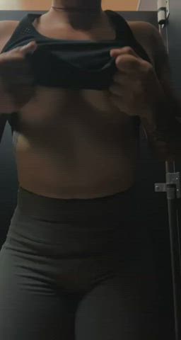 Something about doing titty drops at the gym for you guys 😘