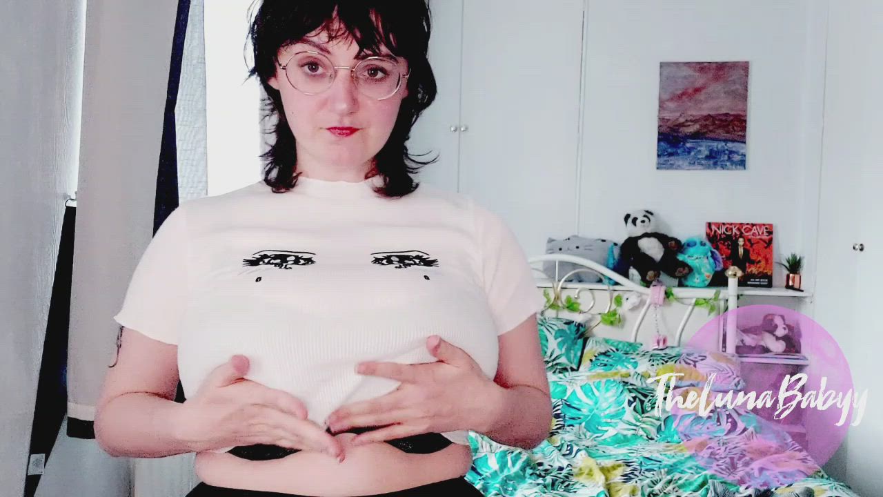 NEW VID: Nipple Play. 10 mins of natural tit playing goodness. Link on comments.