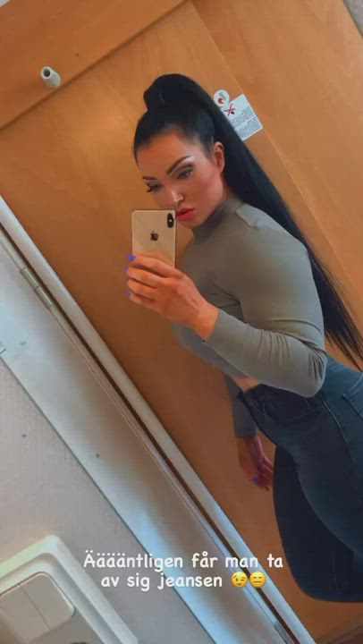 @marianamayakonda is thick... even in jeans.