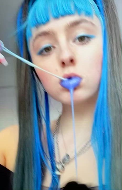 cumming on Ashnikko