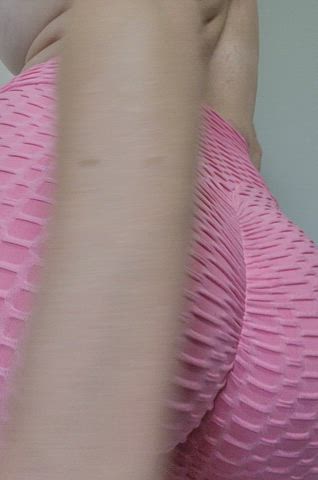 ass milf yoga pants girls-in-yoga-pants gif