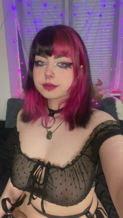 Did someone order a big tiddy goth gf?