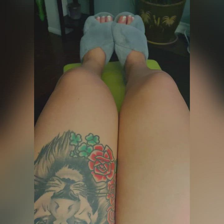 BBW Cougar MILF Nails OnlyFans Tattoo gif