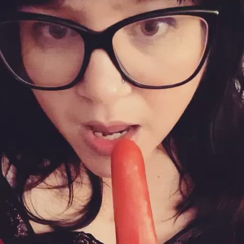 Enjoy me, enjoying a popsicle. 🥵