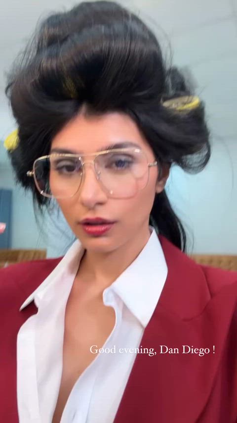 beautiful cute hottie lebanese mia khalifa pornstar sexy gif