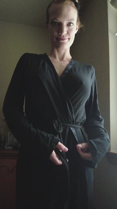 Good Morning! Will seeing what's under Mommy's robe make it a Sunday Funday?