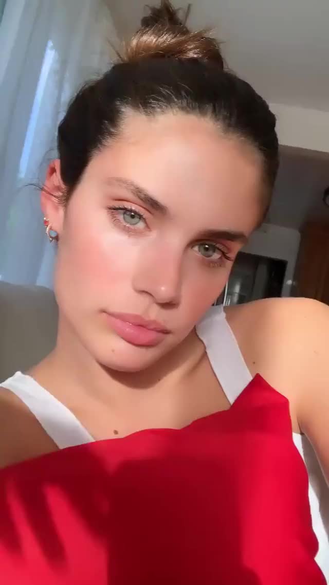 Sara Sampaio gif