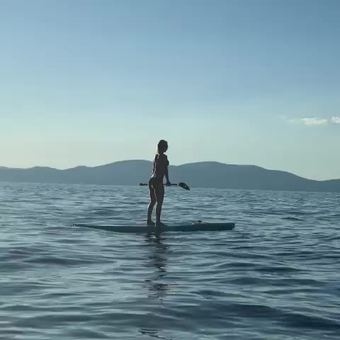 Zuzka Light doing air/water squats! ⁣ ⁣