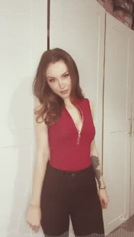 amateur brunette cleavage clothed cute dancing sfw gif