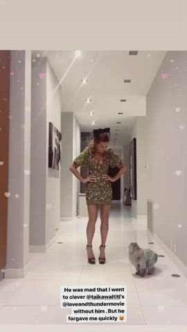 cleavage kate beckinsale legs gif