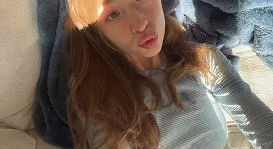 Wanna taste my sweet creamy pussy for breakfast?😇💖