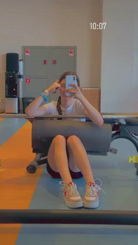 Dasha 's legs