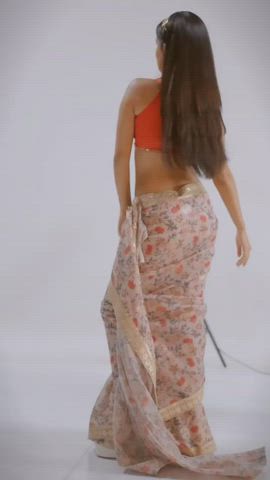Queen Of My Dream - Avneet Kaur Sexy Moves