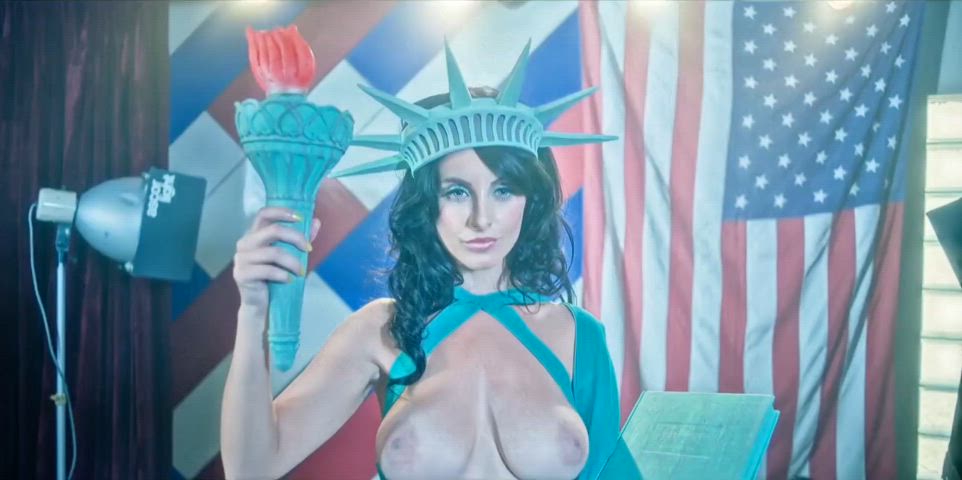 boobs celebrity sophia bush celebs gif
