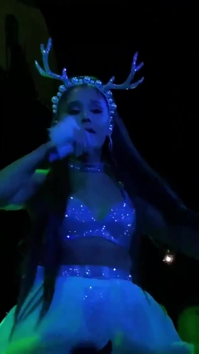 2019SweetenerTourMisc5
