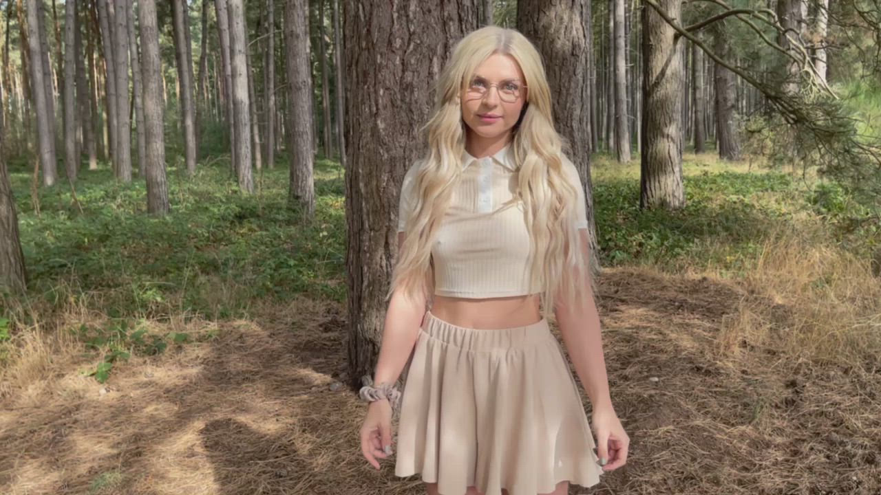 Outdoor creampies are my favourite! 🌲 I’m having a $3.50 SALE today loves, subscribe