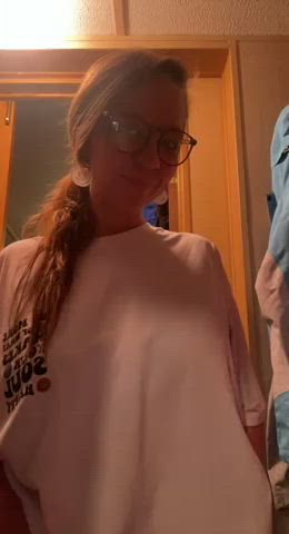 Happy Saturday. 💕 do you like when I flash my tits to you? go sub to my free OF