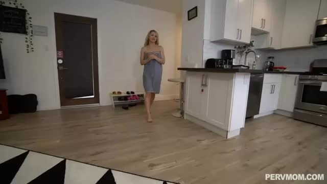 My Stepmom Let Me Fuck Her Pussy