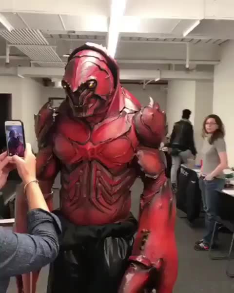 What an insane Loberstercules suit