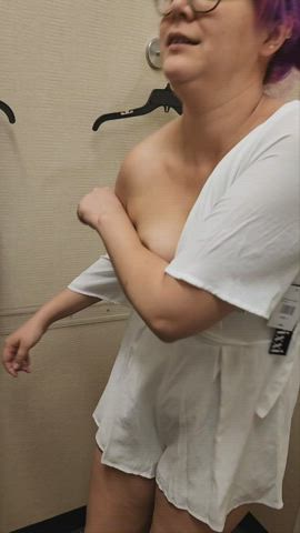 I can't even get through one shopping trip without putting a cock in my mouth...🥰🦊
