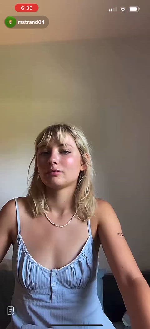 amateur downblouse milf natural tits nipslip tiktok tits gif