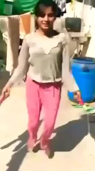 b ezgif.com-crop