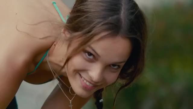Lola Le Lann in "Un moment d'égarement" (2015)