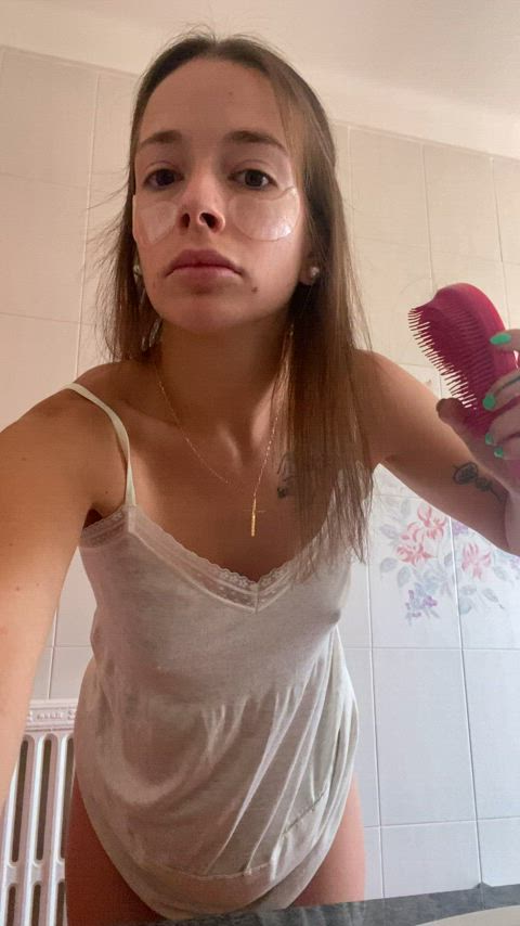 come and see the boobs from an 18yearold latina star