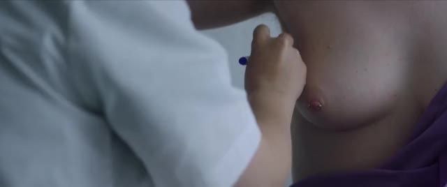 Liv Hewson - Homecoming Queens S01E02 (2018)