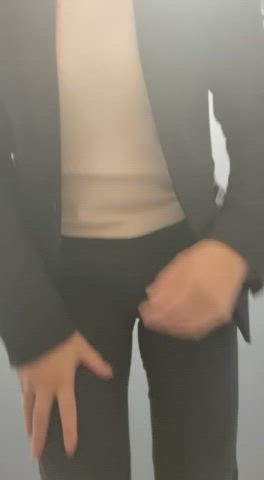 (f) A bit of flashing whilst at work....💋