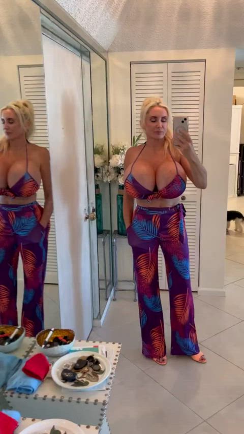 babe big tits blonde boobs huge tits milf tits gif