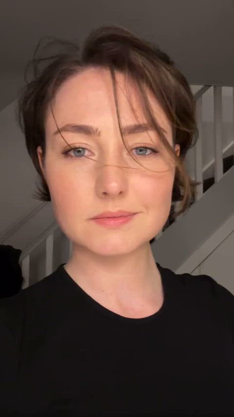 asmr beautiful biting british lips sensual sexy short hair horny-facial-expressions