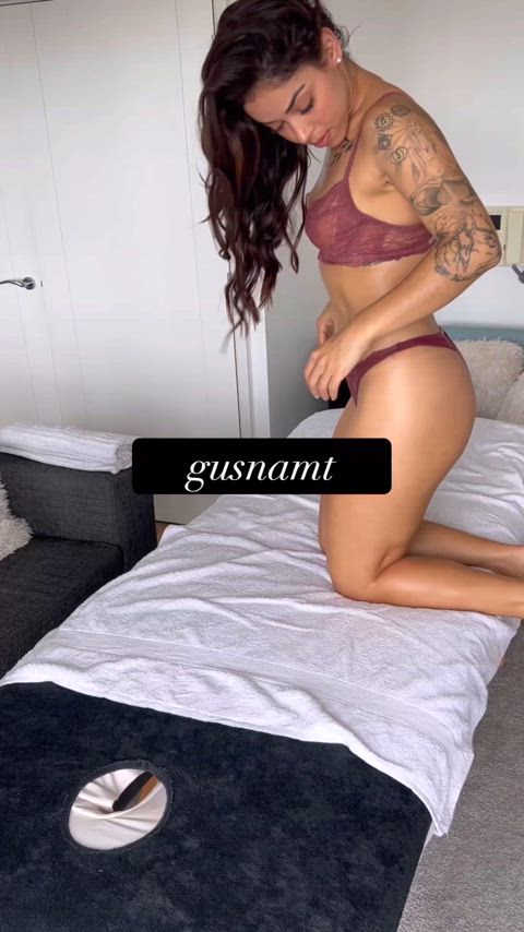 Touching her body 🥵